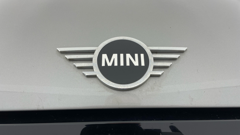 MINI Hatchback 1.5 Cooper Classic 3dr Auto [Comfort Pack] Petrol Hatchback